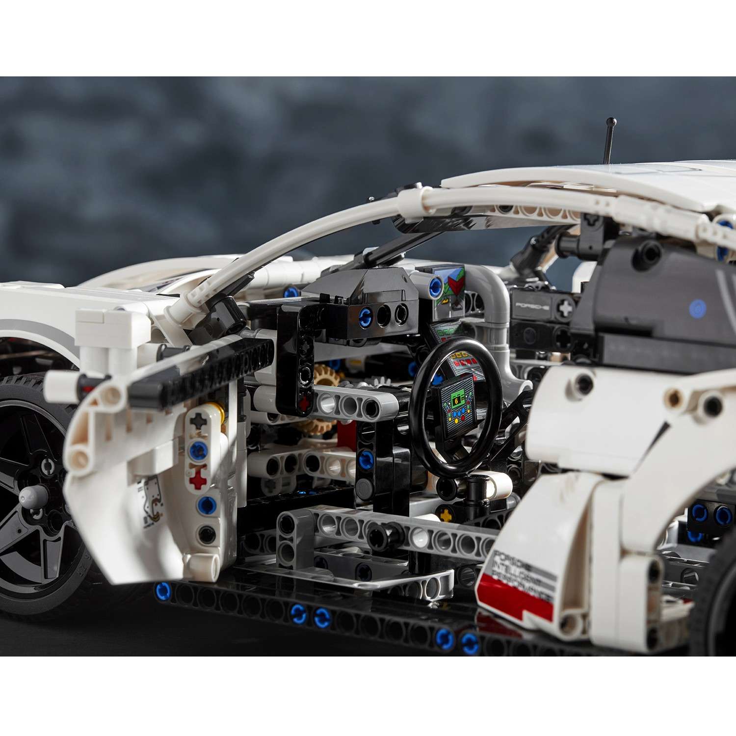 Конструктор LEGO Technic Porsche 911 RSR 42096 - фото 8