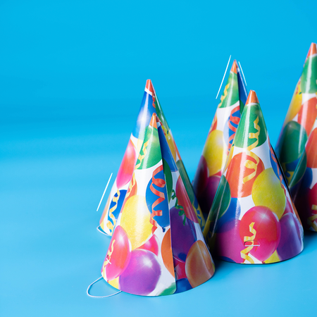 Колпак бумажный Страна карнавалия Праздник шарики и серпантин 6 штук