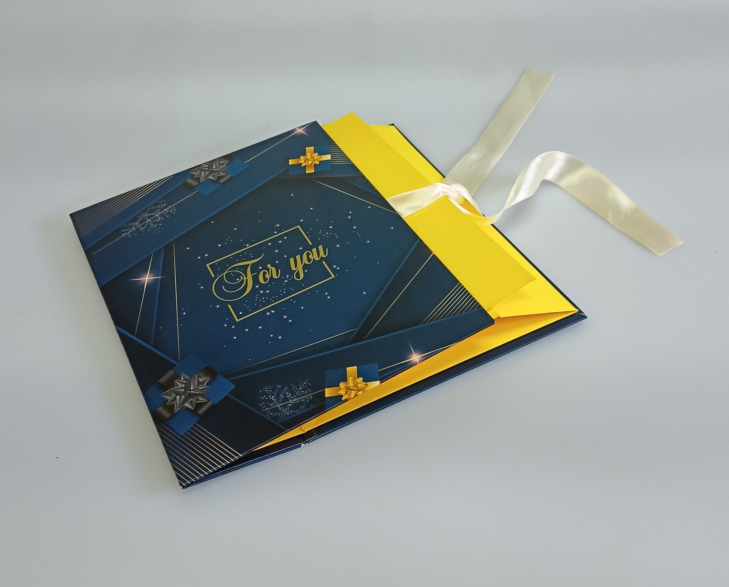 Коробка подарочная Cartonnage книжка с атласными лентами Очарование синий - фото 3