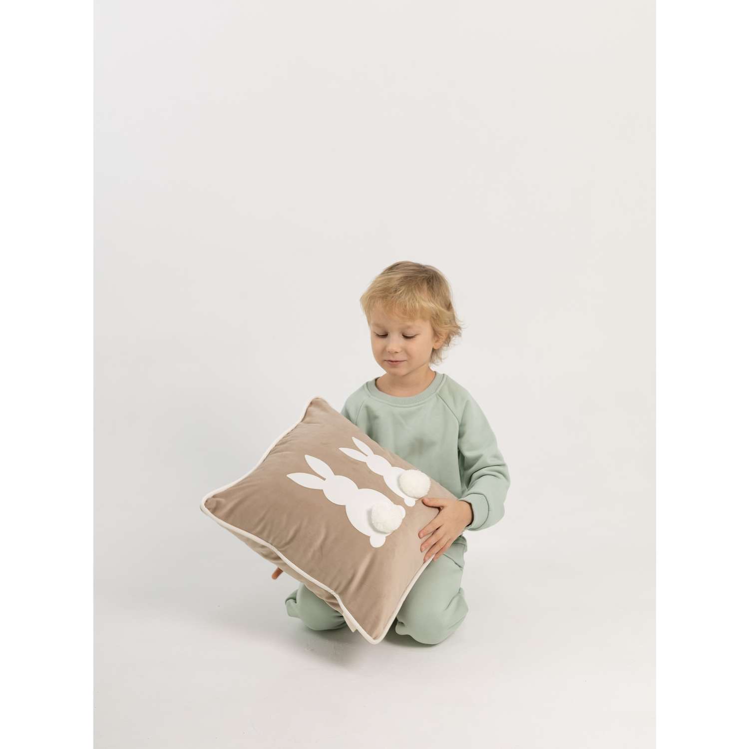 Подушка декоративная детская Мишель Зайки бежевый цвет - фото 3
