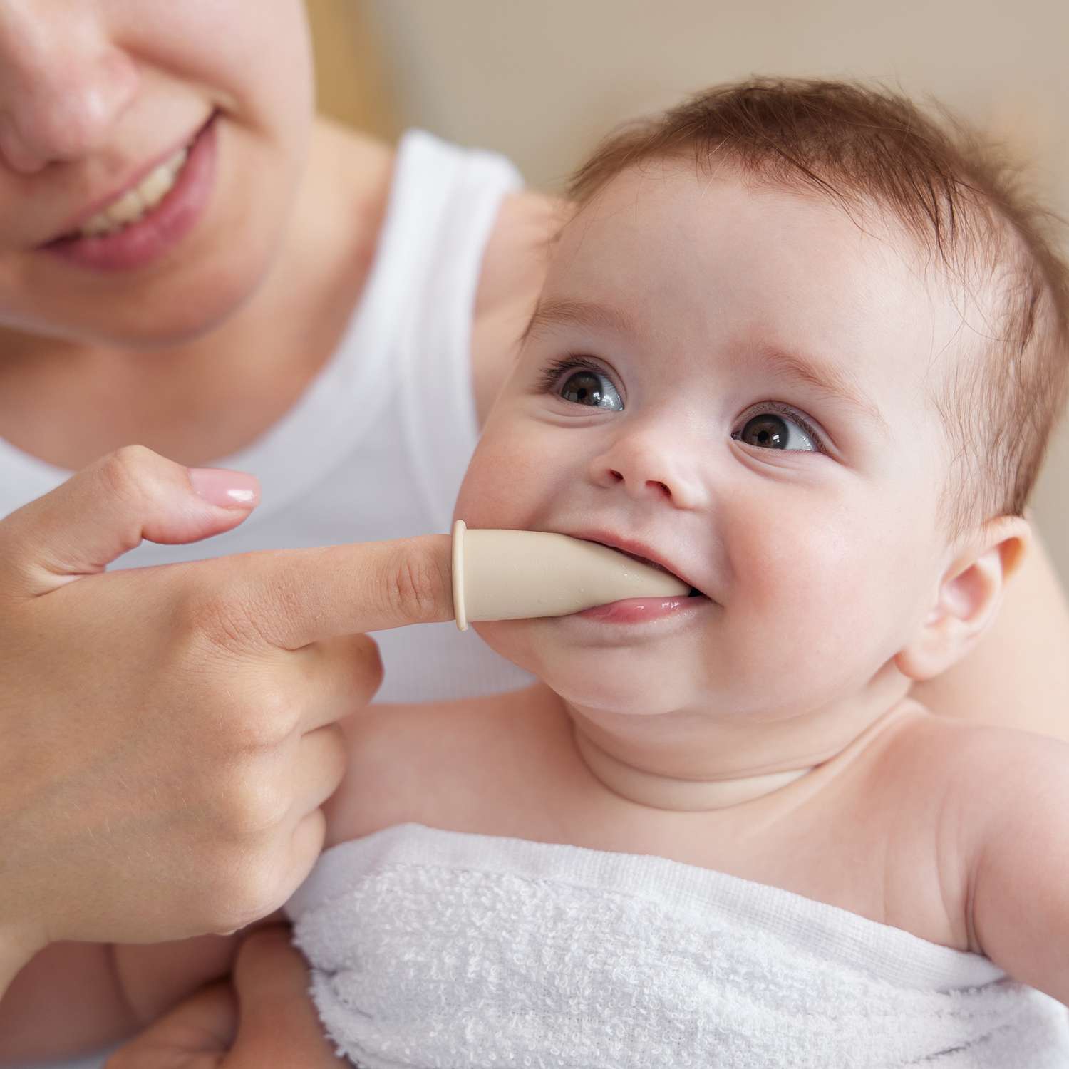 Зубная щётка детская Happy Baby на палец бежевая - фото 6