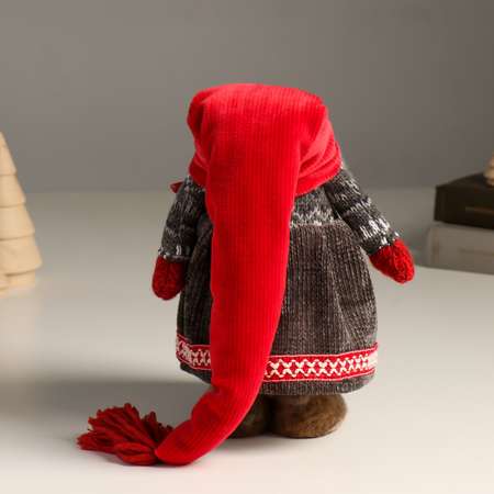 Кукла интерьерная Зимнее волшебство «Бабусечка в длинном красном колпаке и сером платье» 25 см