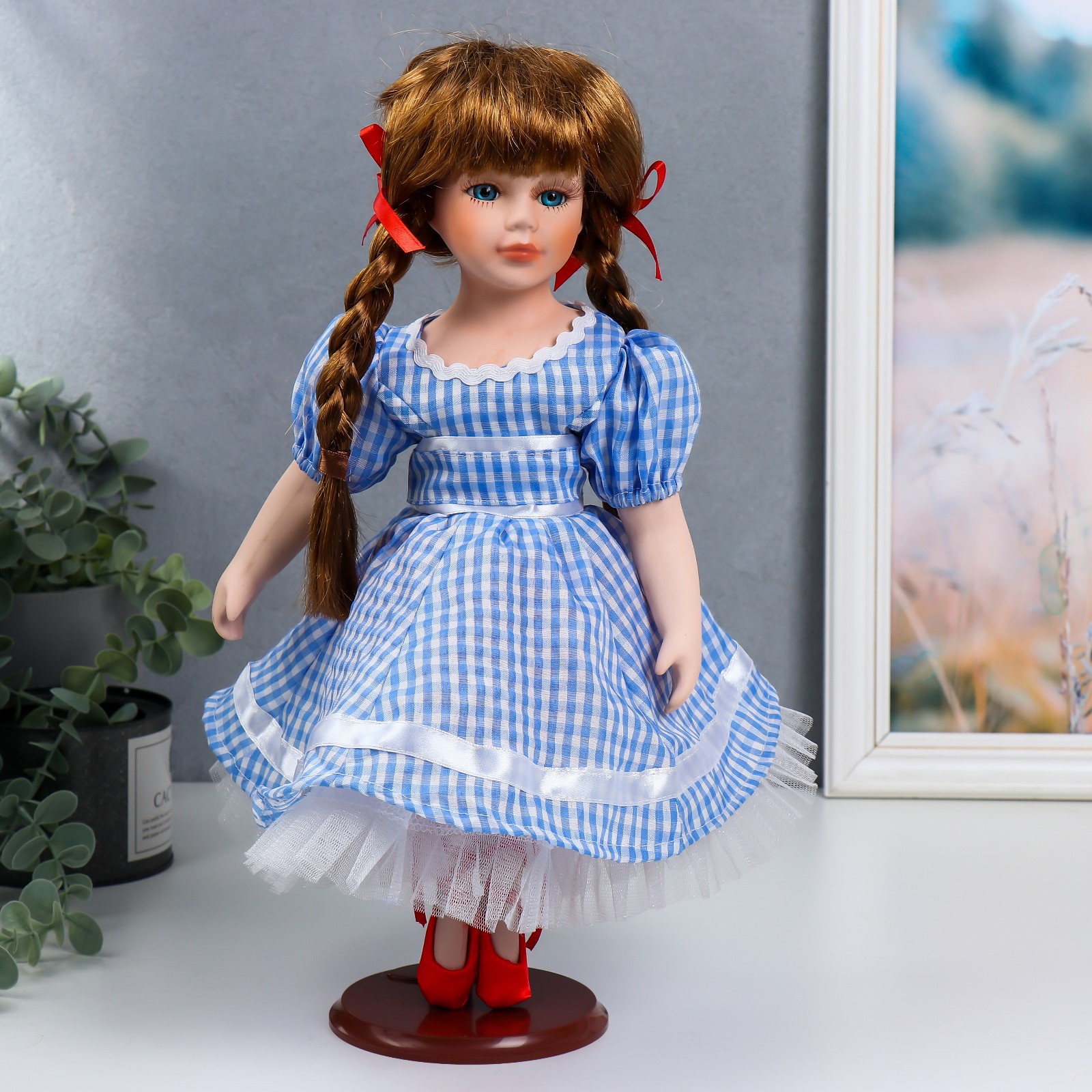 Кукла коллекционная Зимнее волшебство керамика «Мила в синем платье в мелкую клетку» 40 см - фото 1