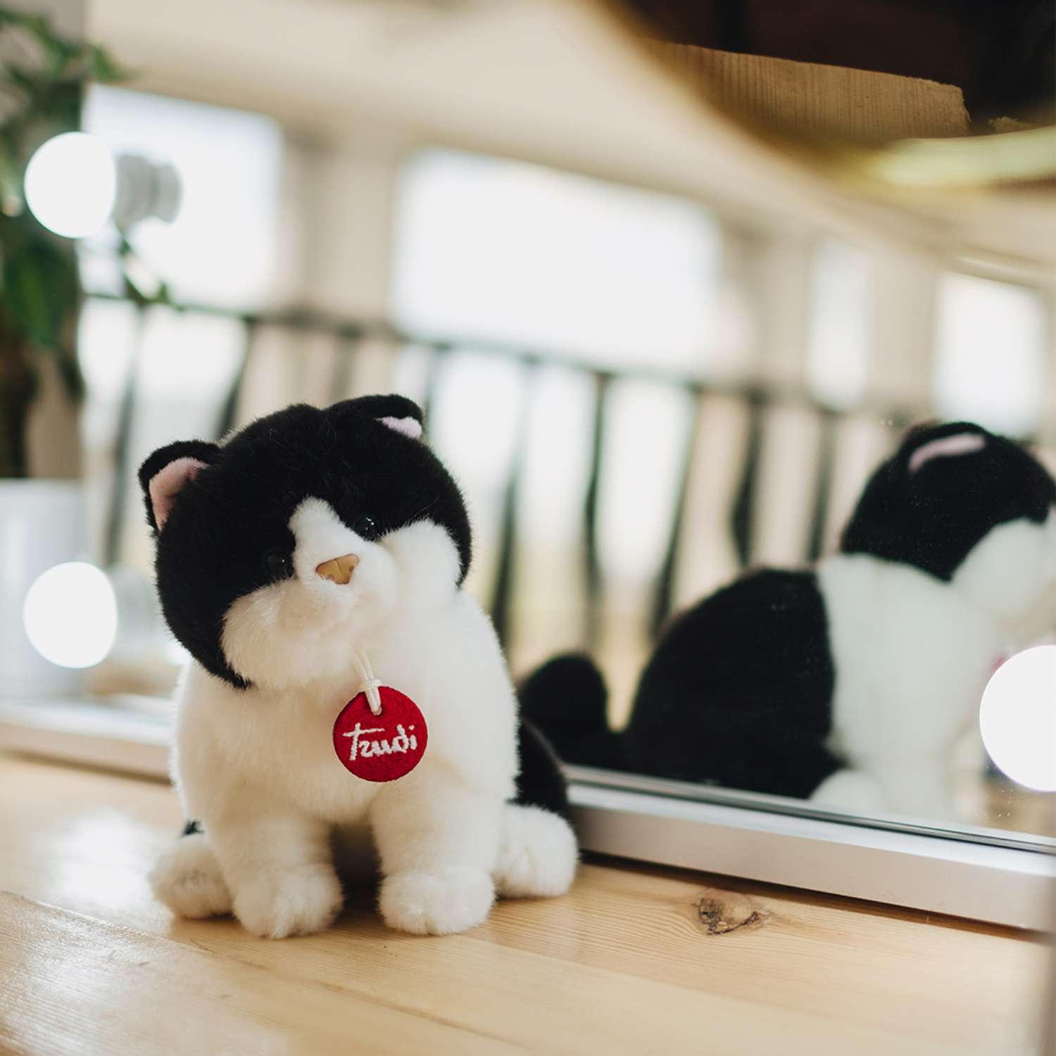 Мягкая игрушка TRUDI Котёнок Брэд черно-белый 16x19x22 см - фото 3
