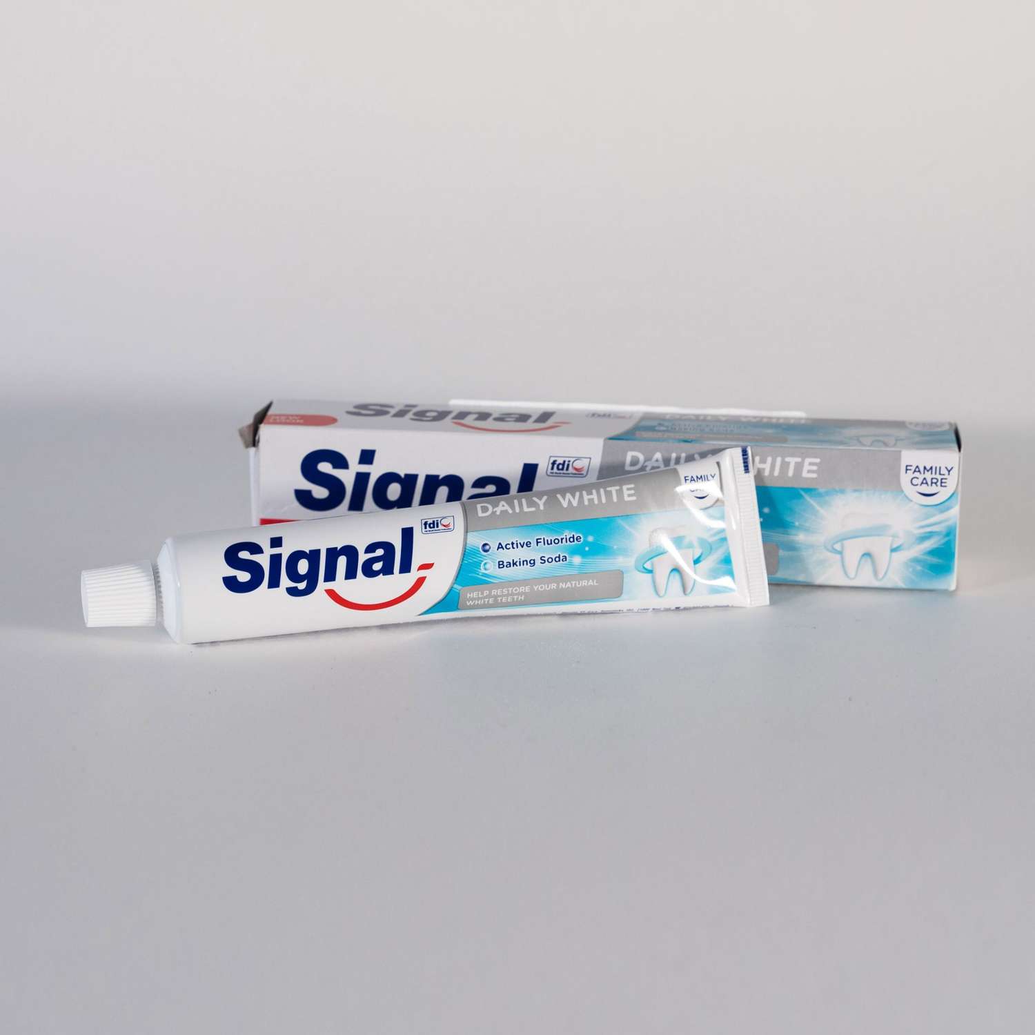 Зубная паста отбеливающая Signal DAILY WHITE 75 мл - фото 1