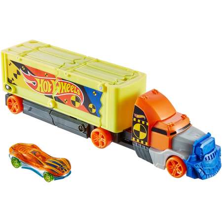 Машинка Hot Wheels Крушащий грузовик GCK39