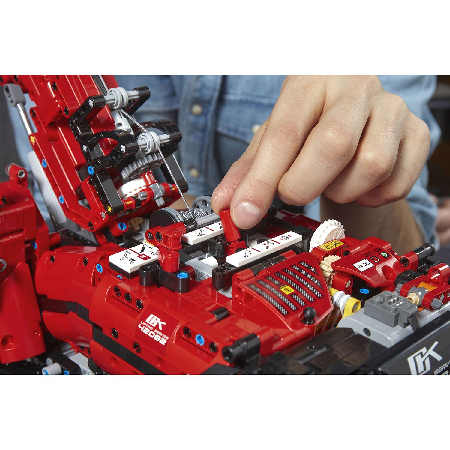 Конструктор LEGO Technic Подъёмный кран для пересечённой местности 42082 - фото 34