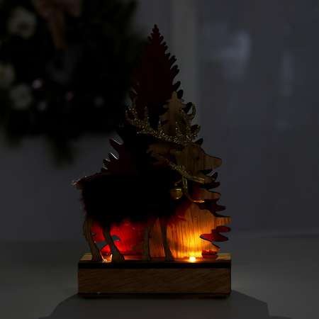 Новогодний декор Лесная мастерская с подсветкой «Ёлочки и олень с колокольчиком» 6×4×23 см красный