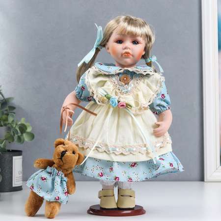 Кукла коллекционная Зимнее волшебство керамика «Света в бежево-голубом платье с цветами с мишкой» 30 см