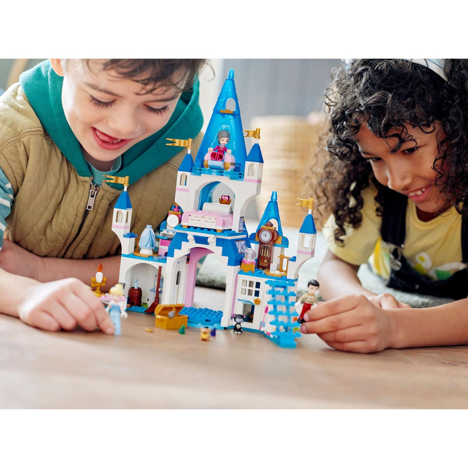 Конструктор LEGO Princesses Cinderella and Prince Charmings Castle 43206 - фото 9