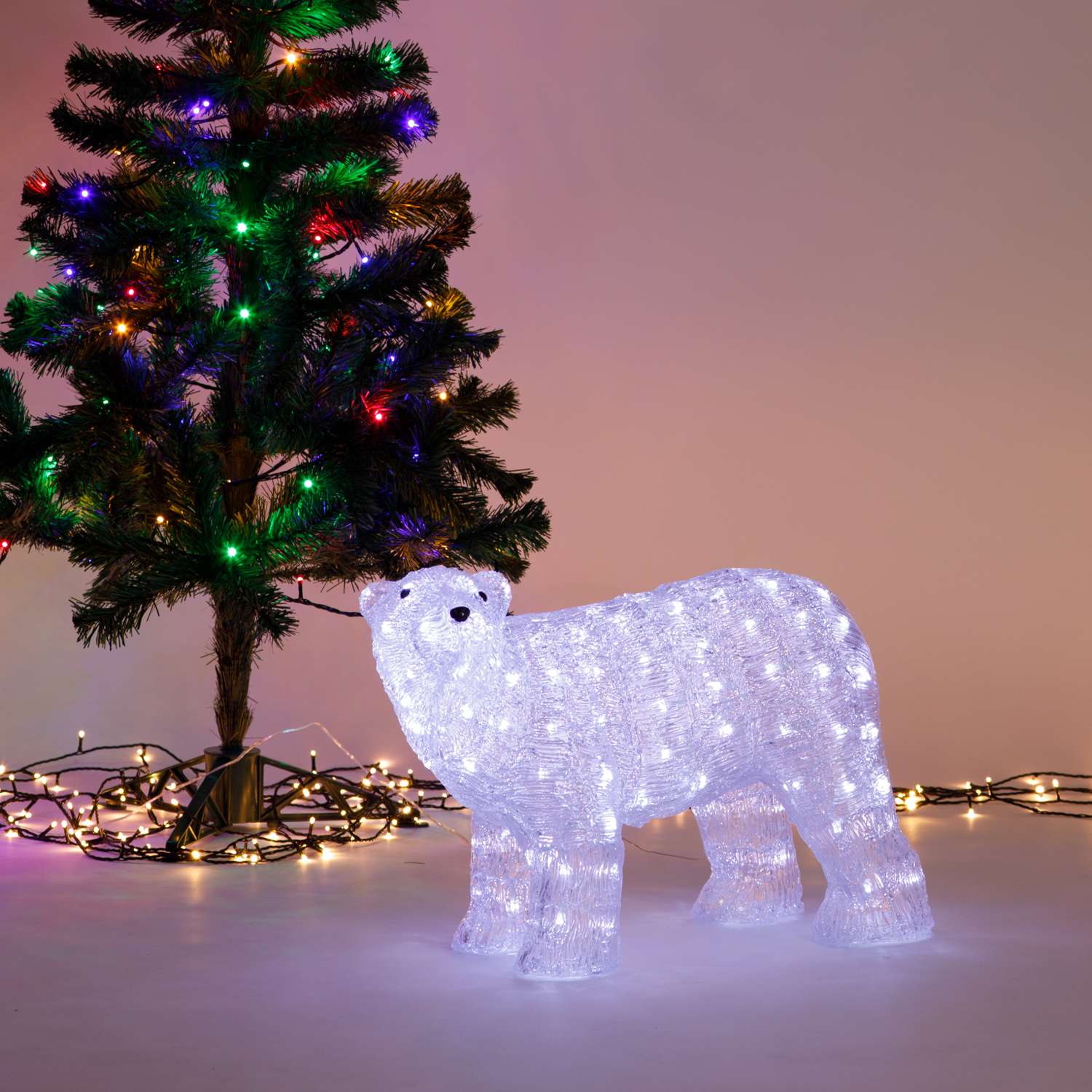 Фигура декоративная BABY STYLE Медведь акрил смотрящий налево LED холодный белый свет 38 см - фото 1
