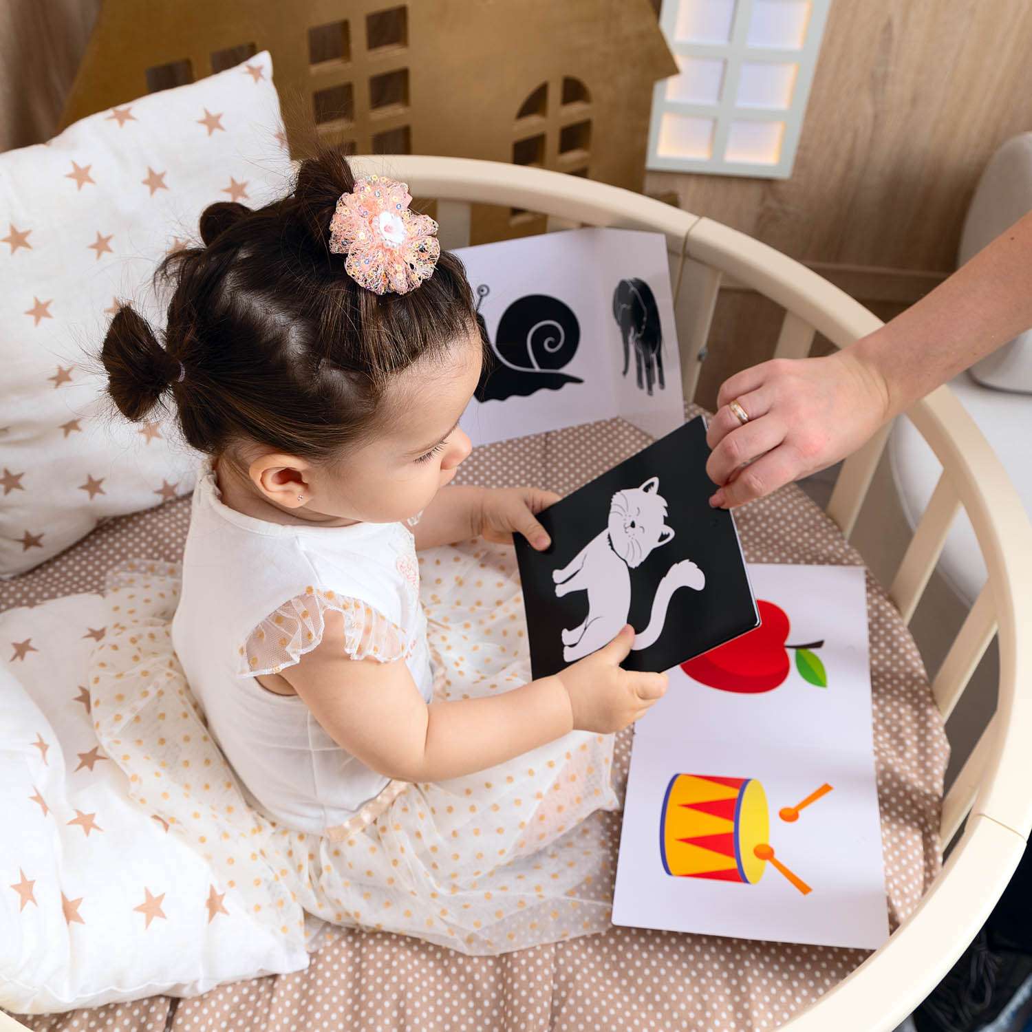 Карточки для новорожденных КУЗЯ ТУТ Набор из шести книжек - гармошек черно-белые и цветные картинки для малышей - фото 13