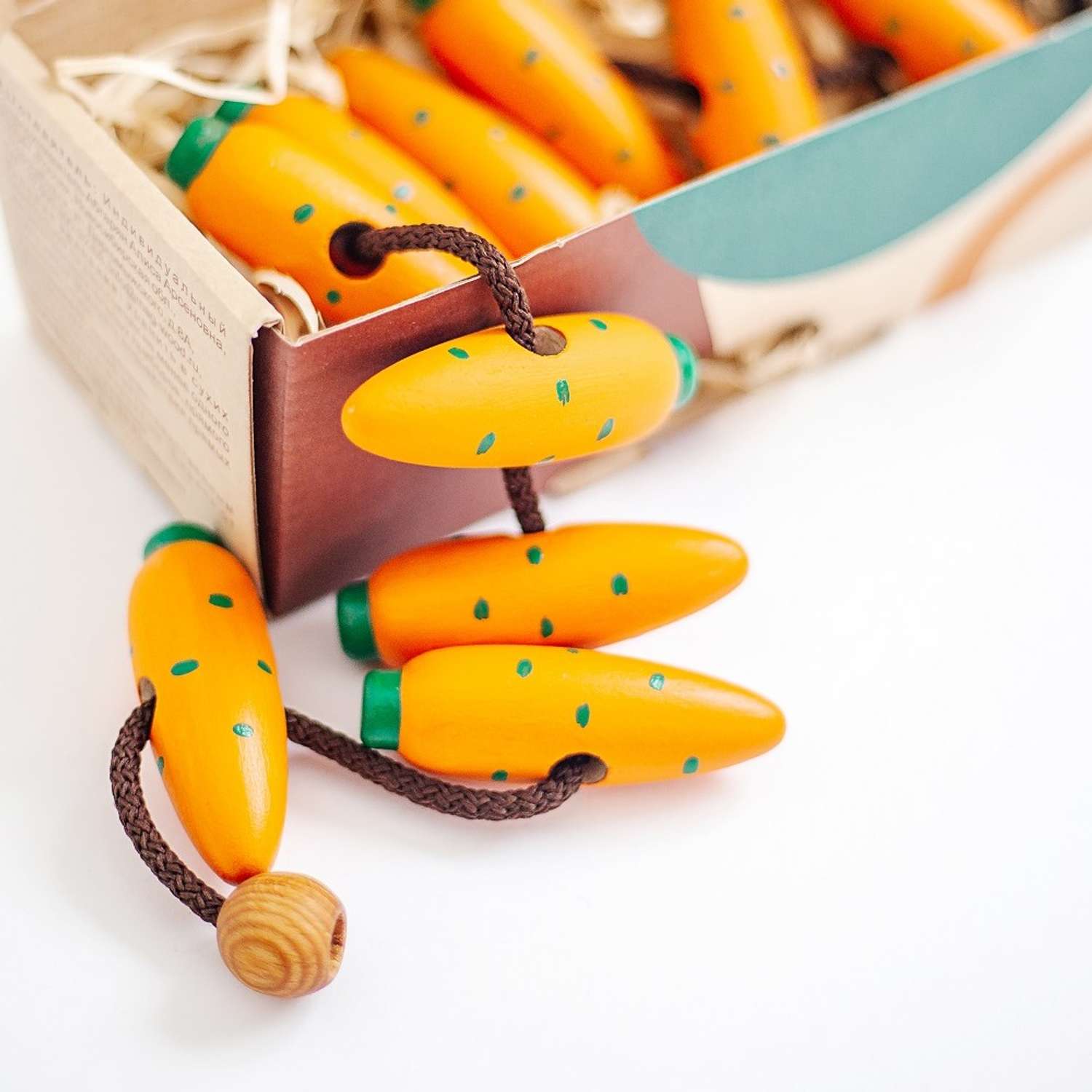Игра-Шнуровка Mag Wood Морковки Деревянные бусы для детей - фото 6