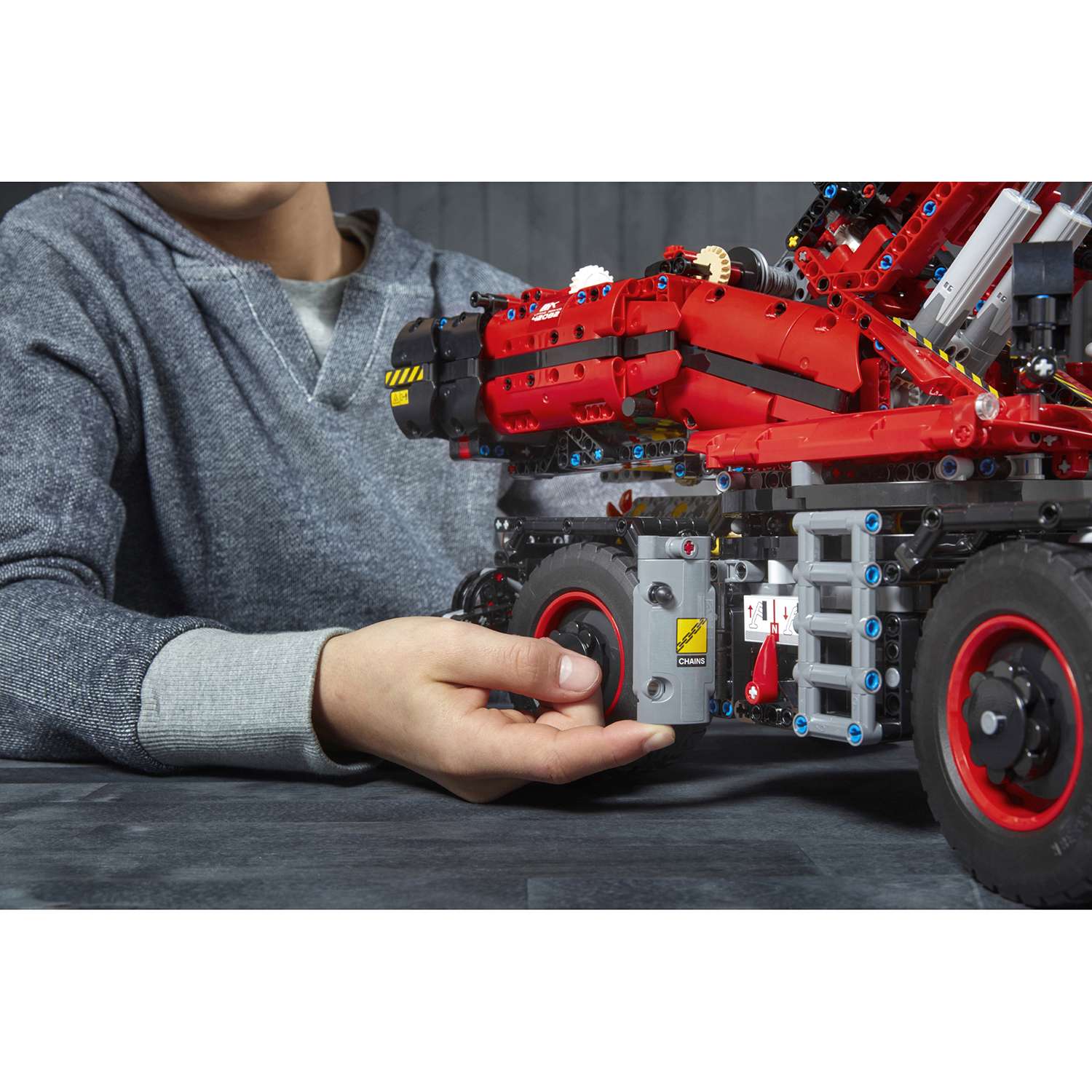Конструктор LEGO Technic Подъёмный кран для пересечённой местности 42082 - фото 46