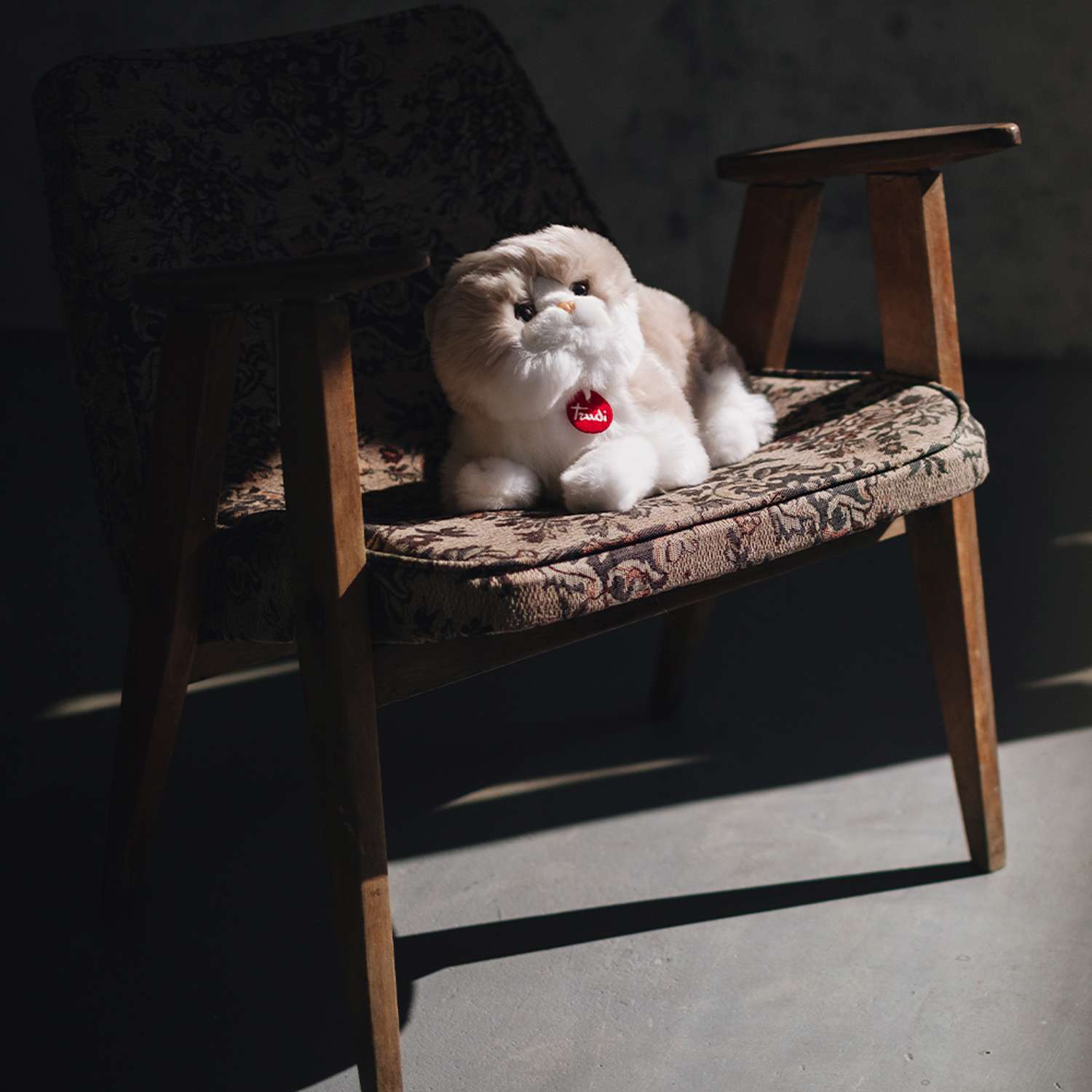 Мягкая игрушка TRUDI Бежево-белая кошка Гиада 20x20x47см - фото 4