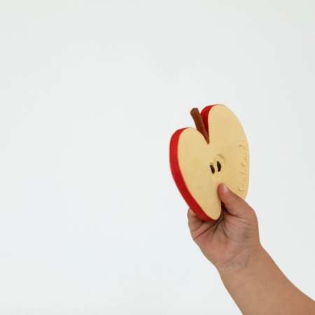 Прорезыватель грызунок OLI and CAROL Pepita The Apple из натурального каучука