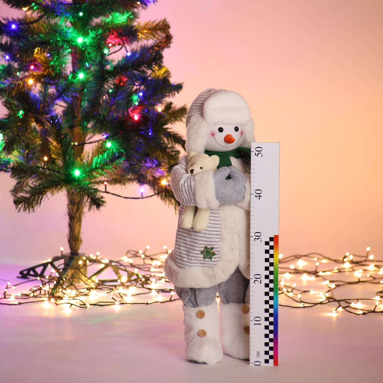Фигура декоративная BABY STYLE Снеговик белый костюм серые штаны с медвежонком 63 см - фото 3
