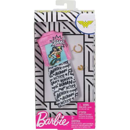 Одежда Barbie Универсальный полный наряд коллаборации Чудо-женщина Черно-белое платье с принтом и розовая безрукавка FXK84