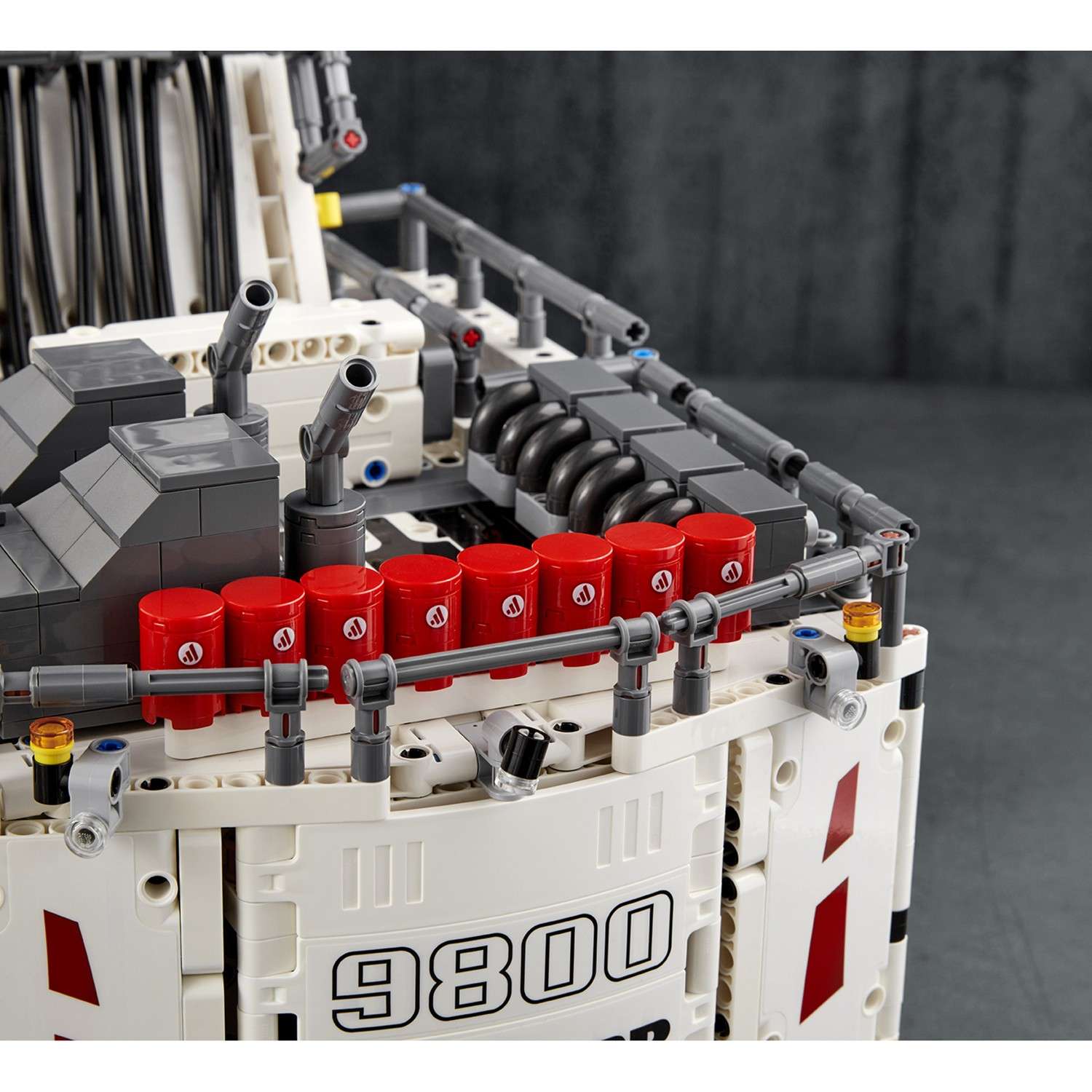 Конструктор LEGO Technic Экскаватор Liebherr R 9800 42100 - фото 11
