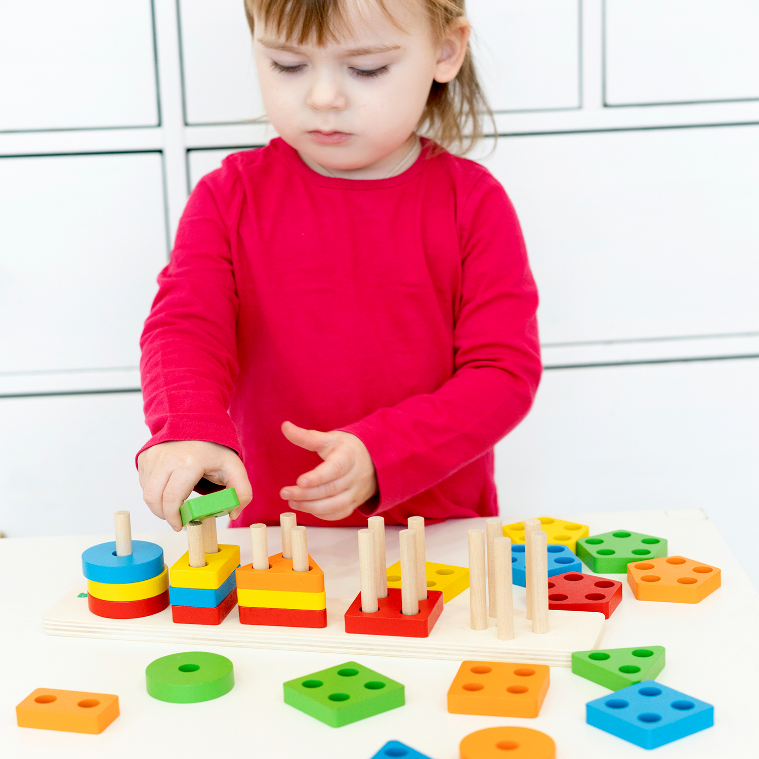 Деревянный сортер для малышей КУЗЯ ТУТ Развивающая детская игра монтессори пирамидка логика из бука - фото 6