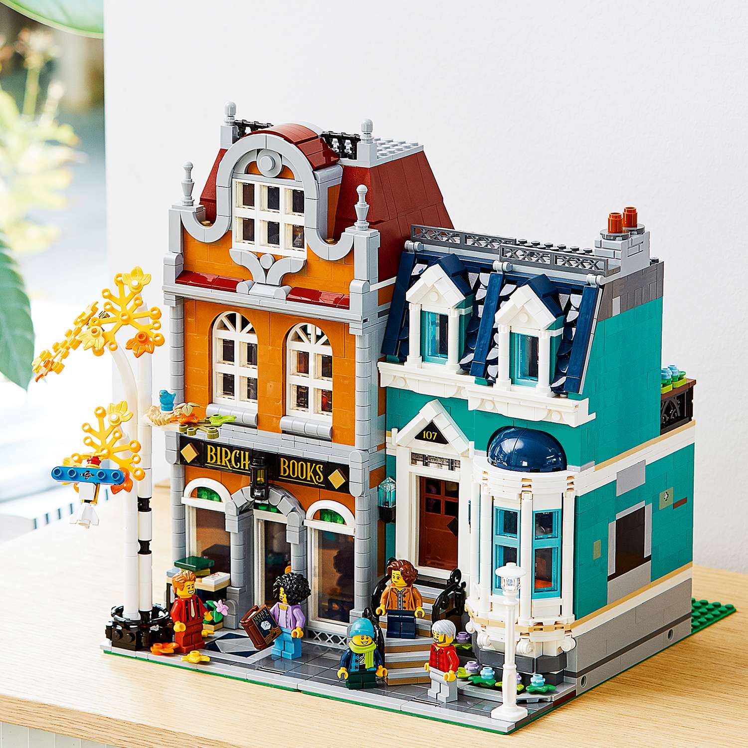 Конструктор LEGO Creator Expert Книжный магазин 10270 - фото 10