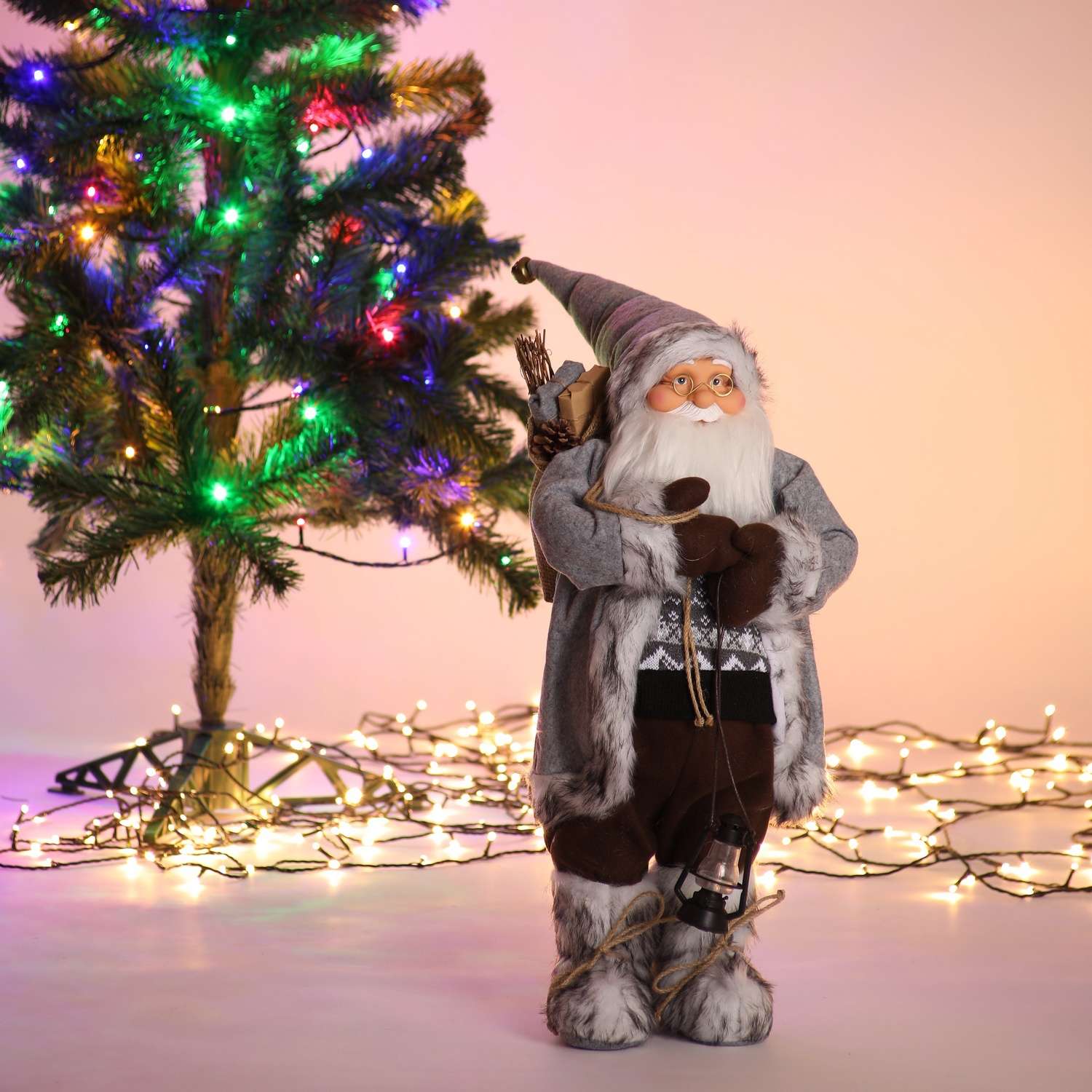 Фигура декоративная BABY STYLE Дед Мороз серый костюм с фонариком 60 см - фото 1