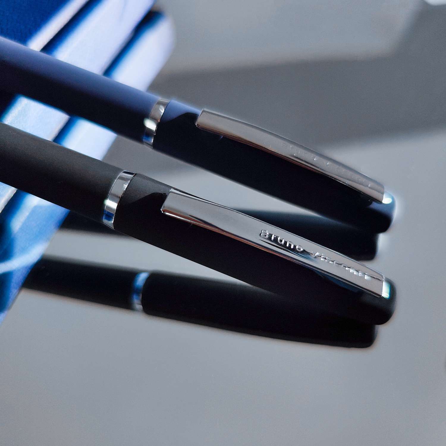 Ручка шариковая Bruno Visconti Автоматическая синяя portofino цвет корпуса черный 1 мм в футляре из экокожи - фото 8