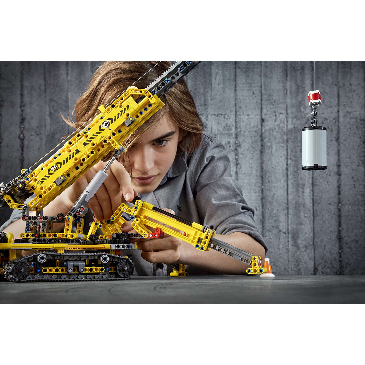 Конструктор LEGO Technic Компактный гусеничный кран 42097 - фото 7