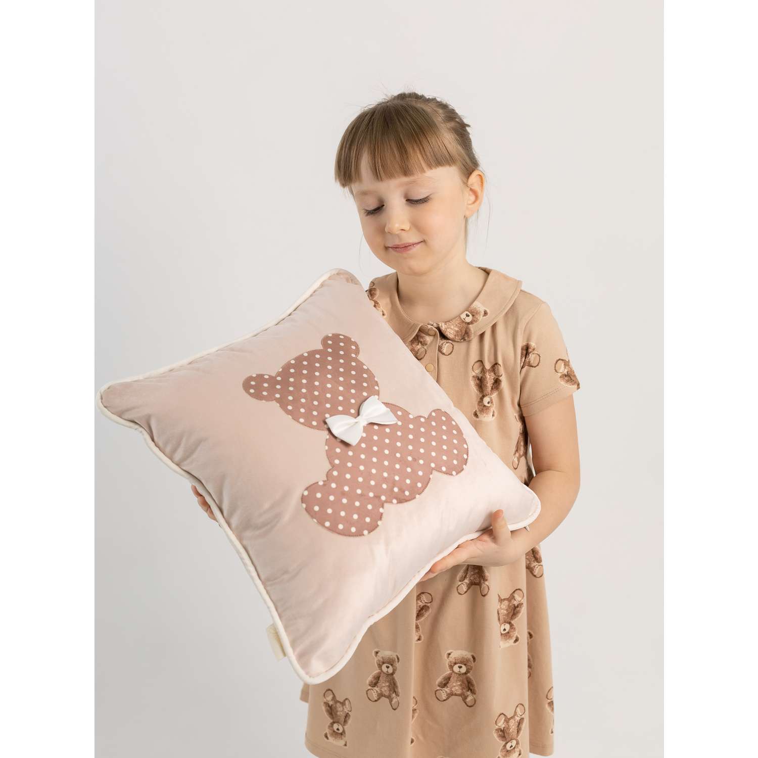 Подушка декоративная детская Мишель Мишка в горошек цвет розовая пудра - фото 4