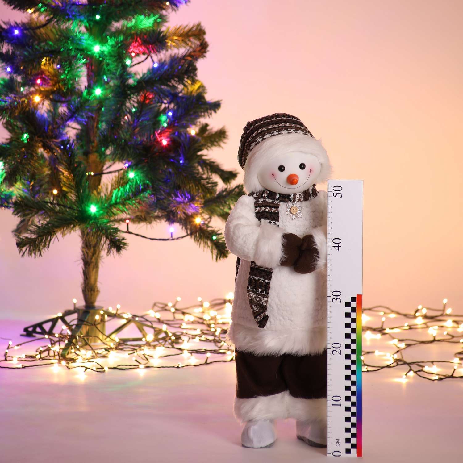 Фигура декоративная BABY STYLE Снеговик белый костюм коричневые штаны 60 см - фото 3