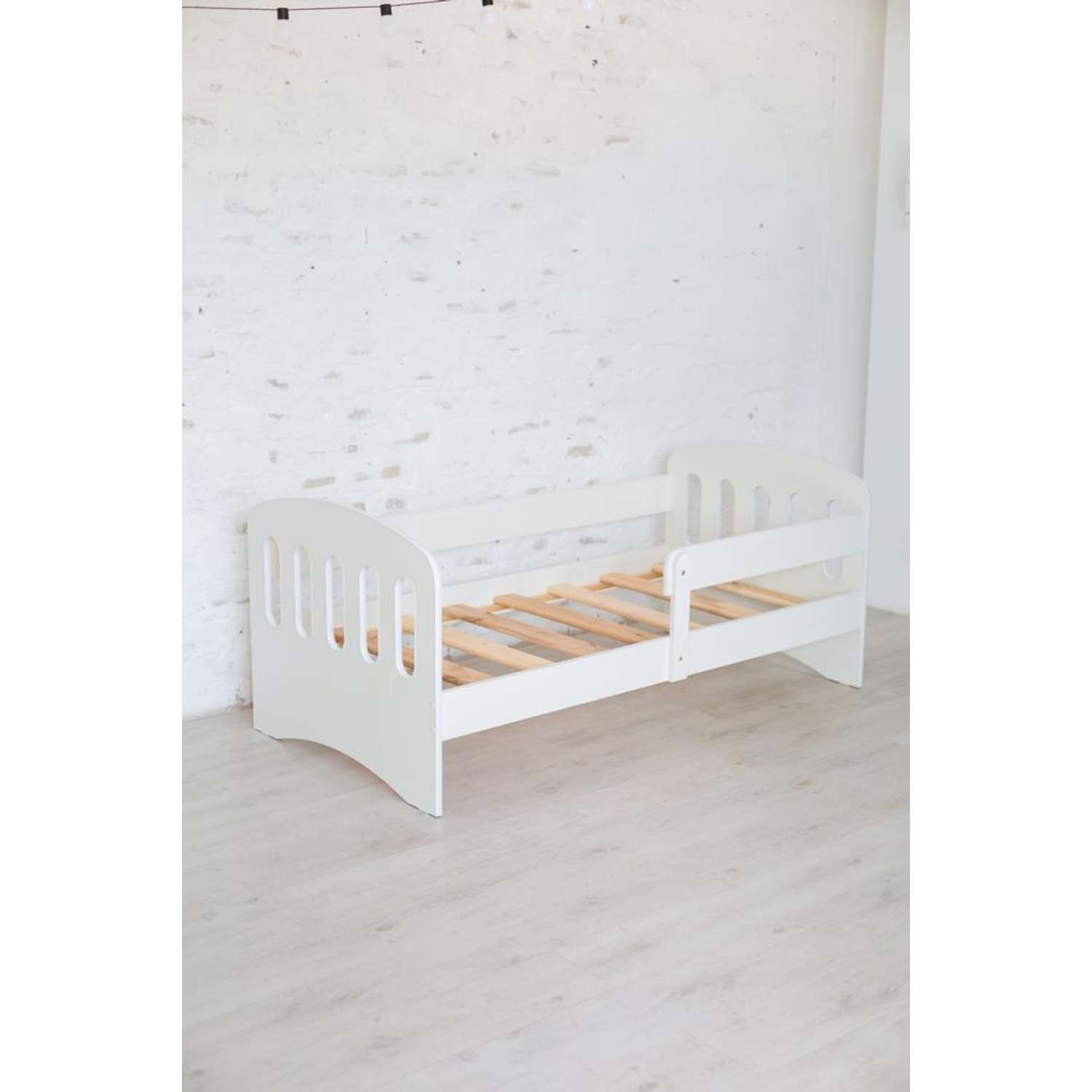 Кровать детская Мир Мебели «Малыш» белая - фото 1