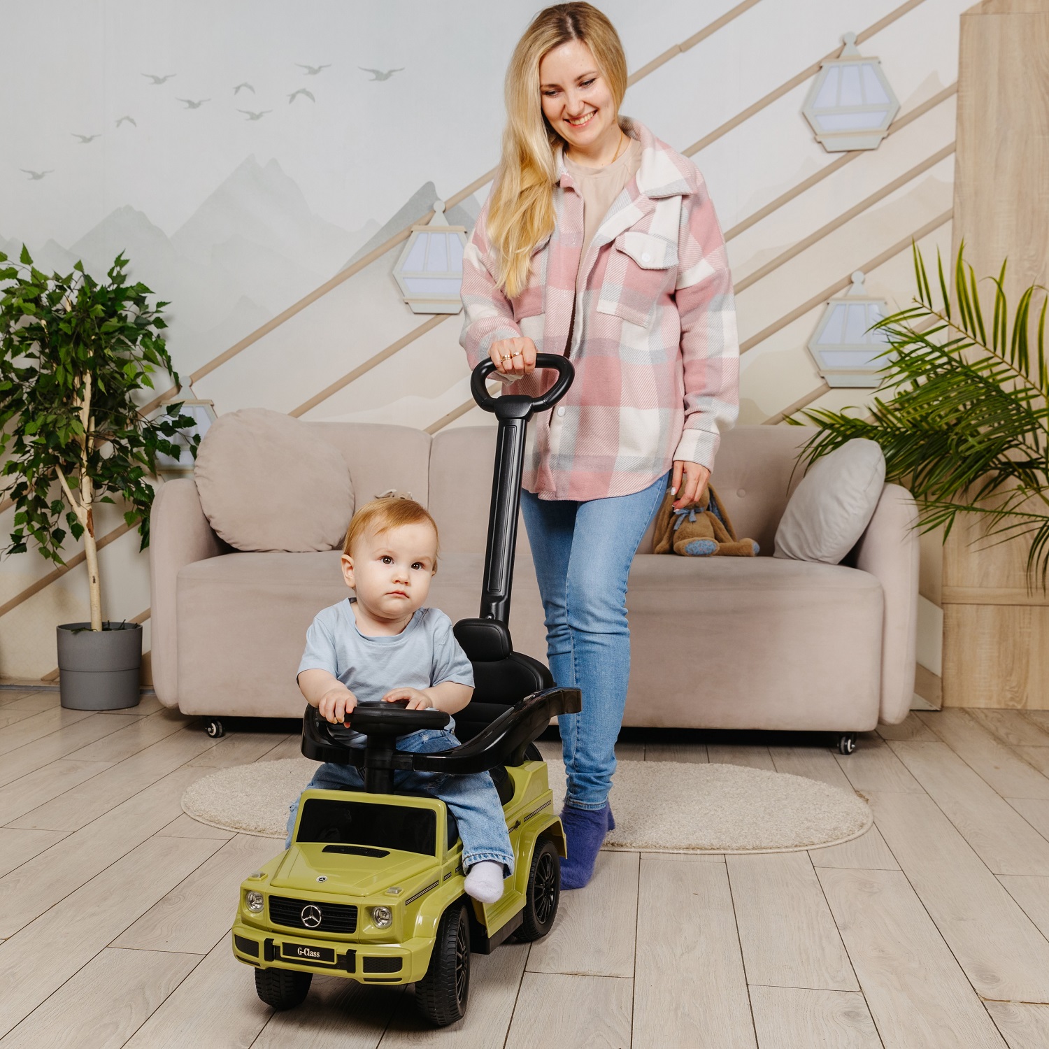 Каталка BabyCare Mercedes-Benz G350d с родительской ручкой фисташковый - фото 12