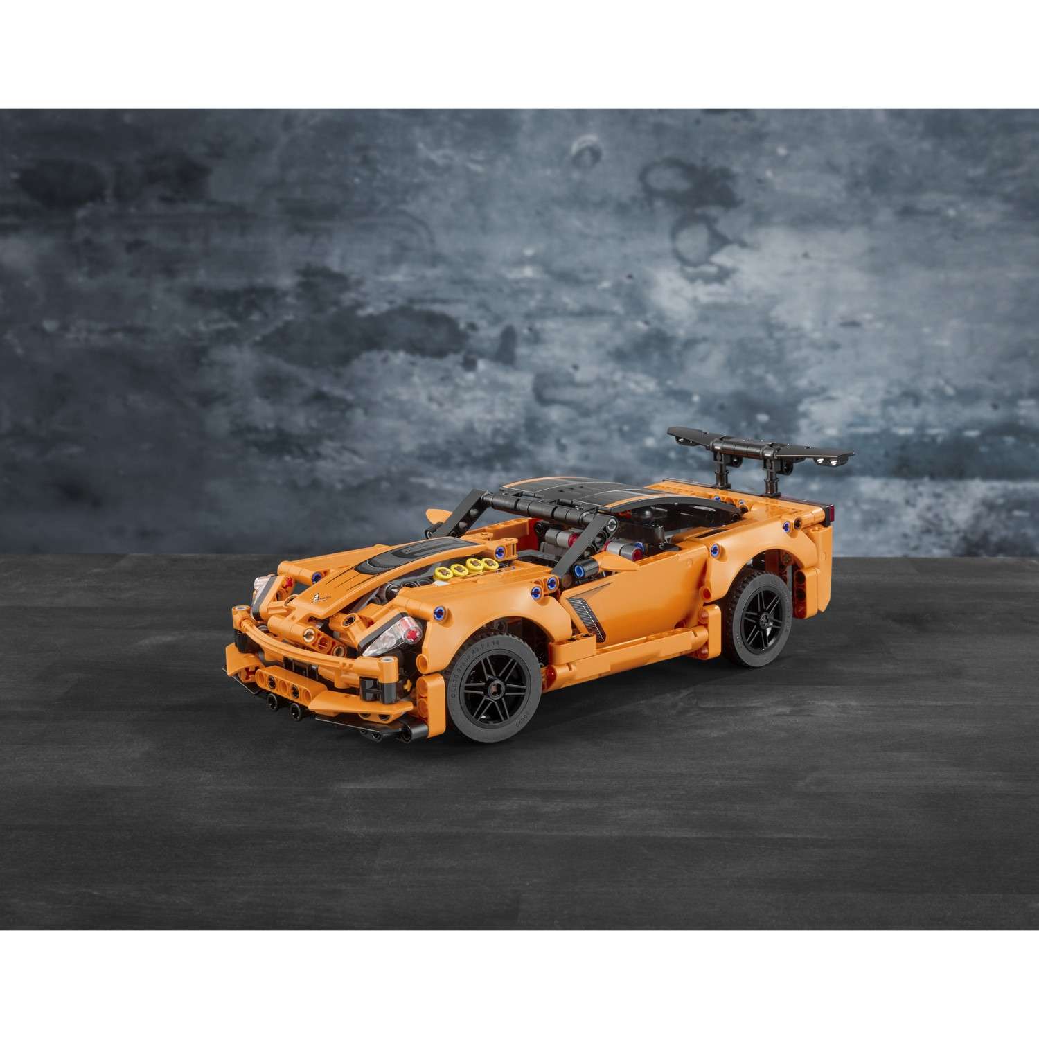Конструктор LEGO Technic Chevrolet Corvette ZR1 42093 - фото 6
