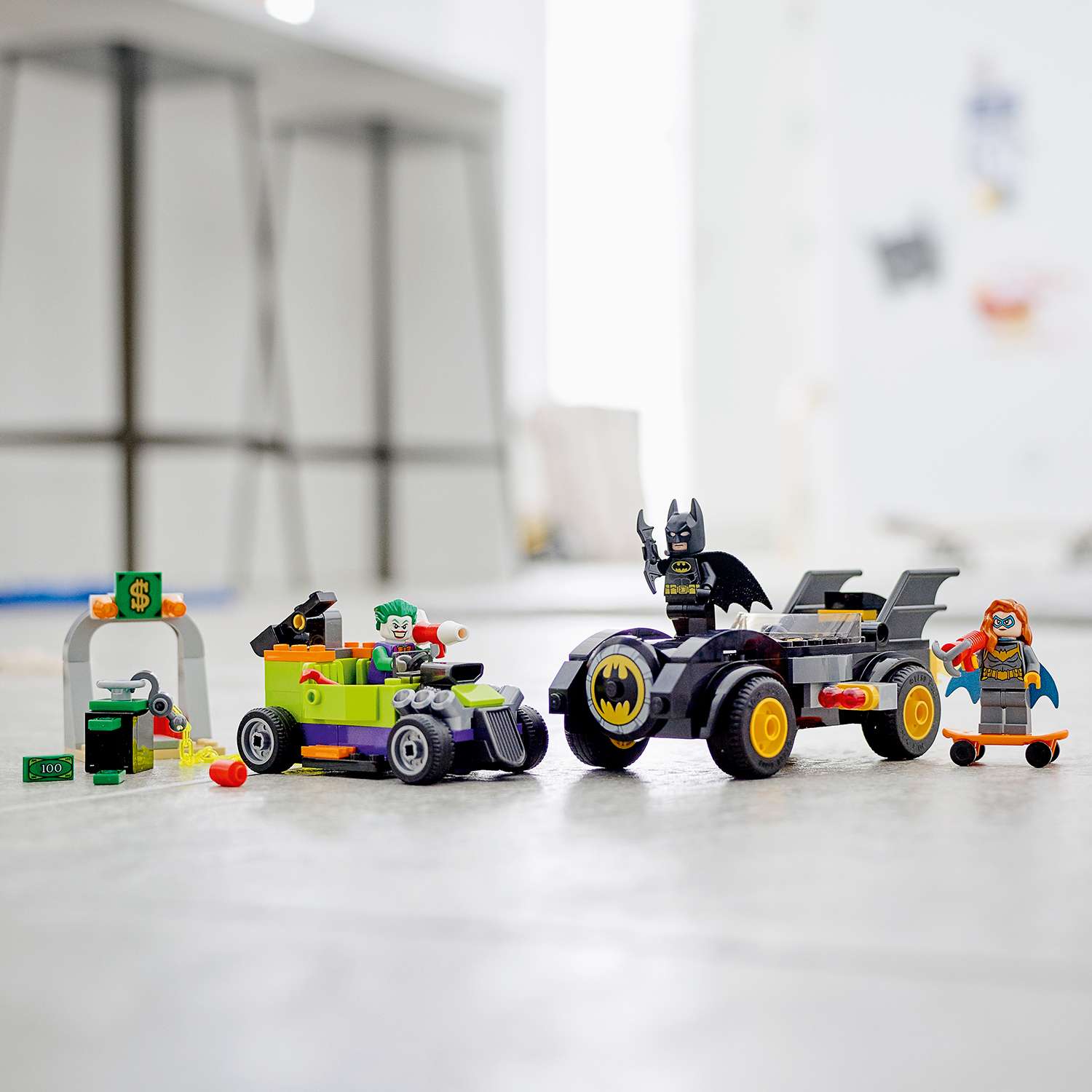 Конструктор LEGO Super Heroes Бэтмен против Джокера погоня на Бэтмобиле 76180 - фото 6