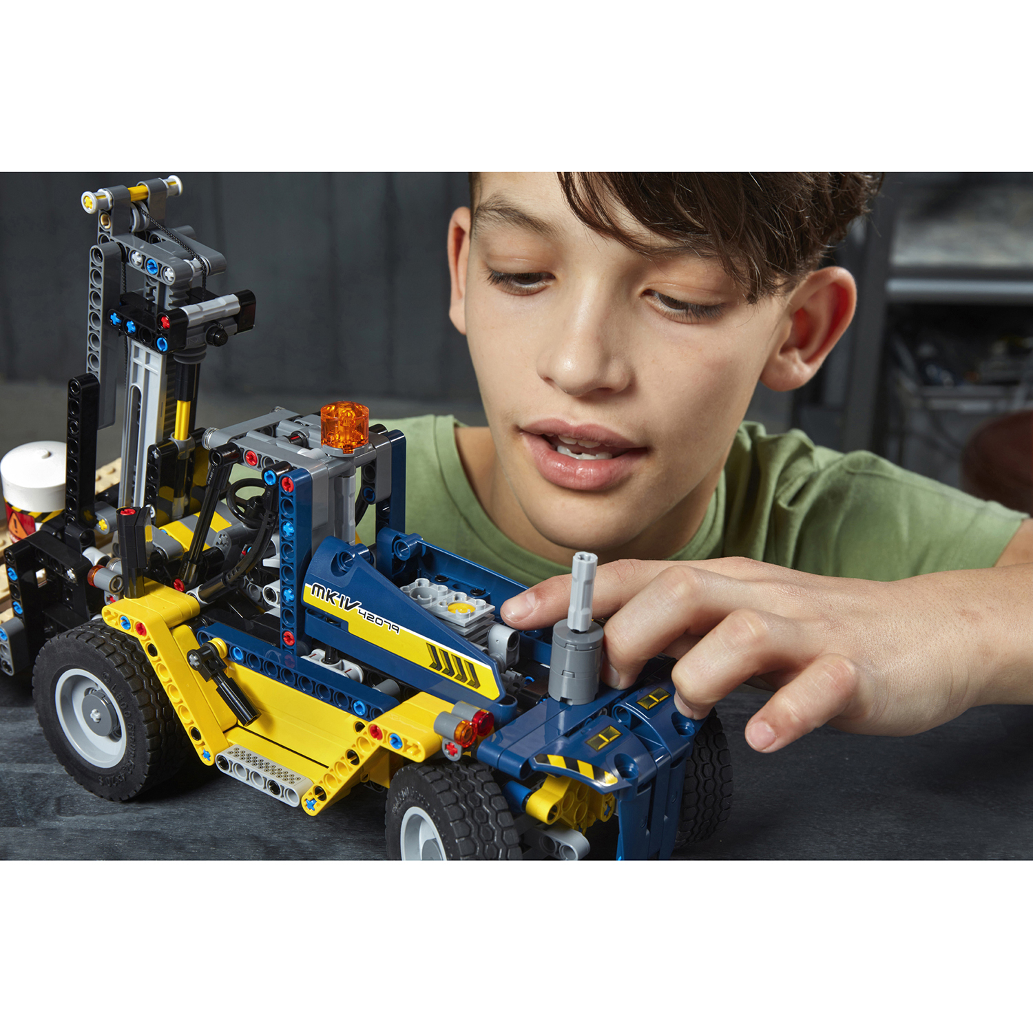 Конструктор LEGO Technic Сверхмощный вилочный погрузчик 42079 - фото 29