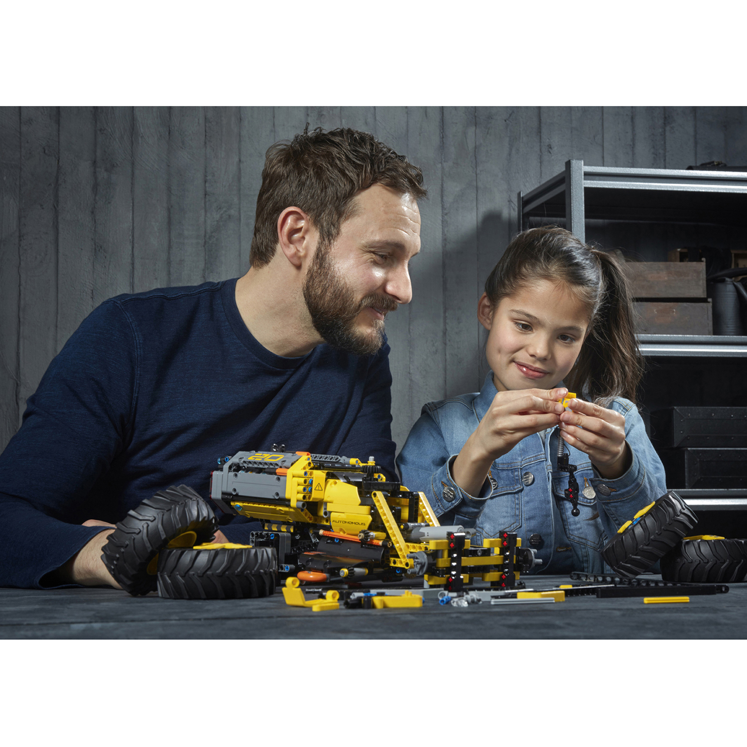 Конструктор LEGO Technic Volvo колёсный погрузчик ZEUX 42081 - фото 41