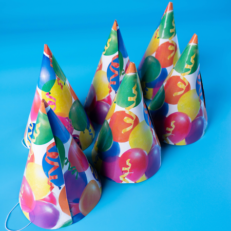 Колпак бумажный Страна карнавалия Праздник шарики и серпантин 6 штук