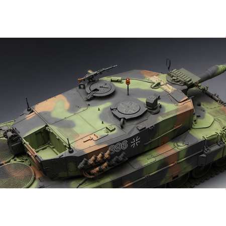 Сборная модель MENG TS-016 танк Леопард 2 A4 1/35