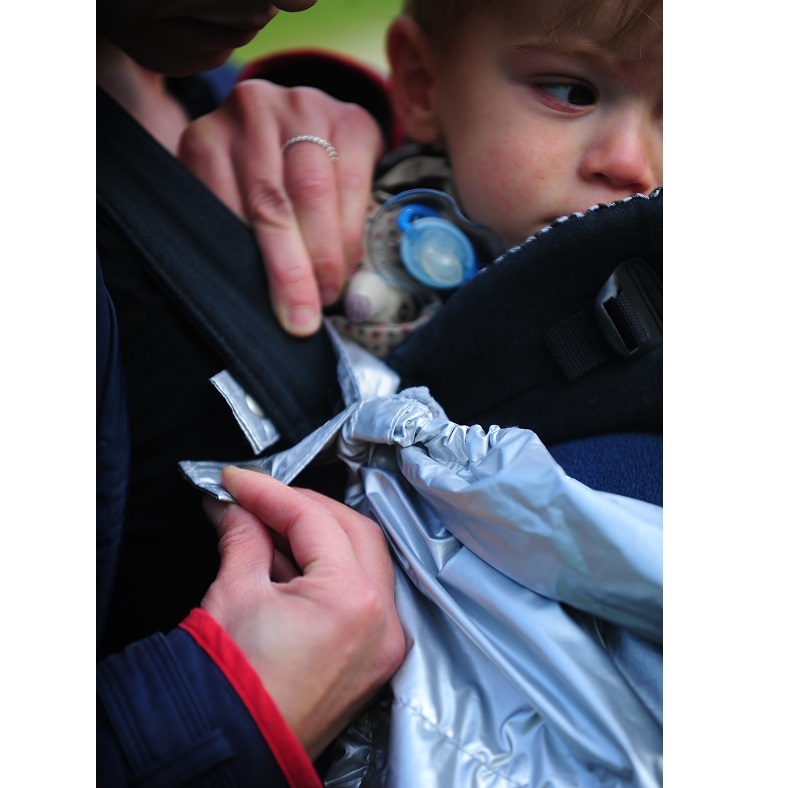 Накидка от дождя CARRYBOO на рюкзак-переноску цвет серебряный - фото 9