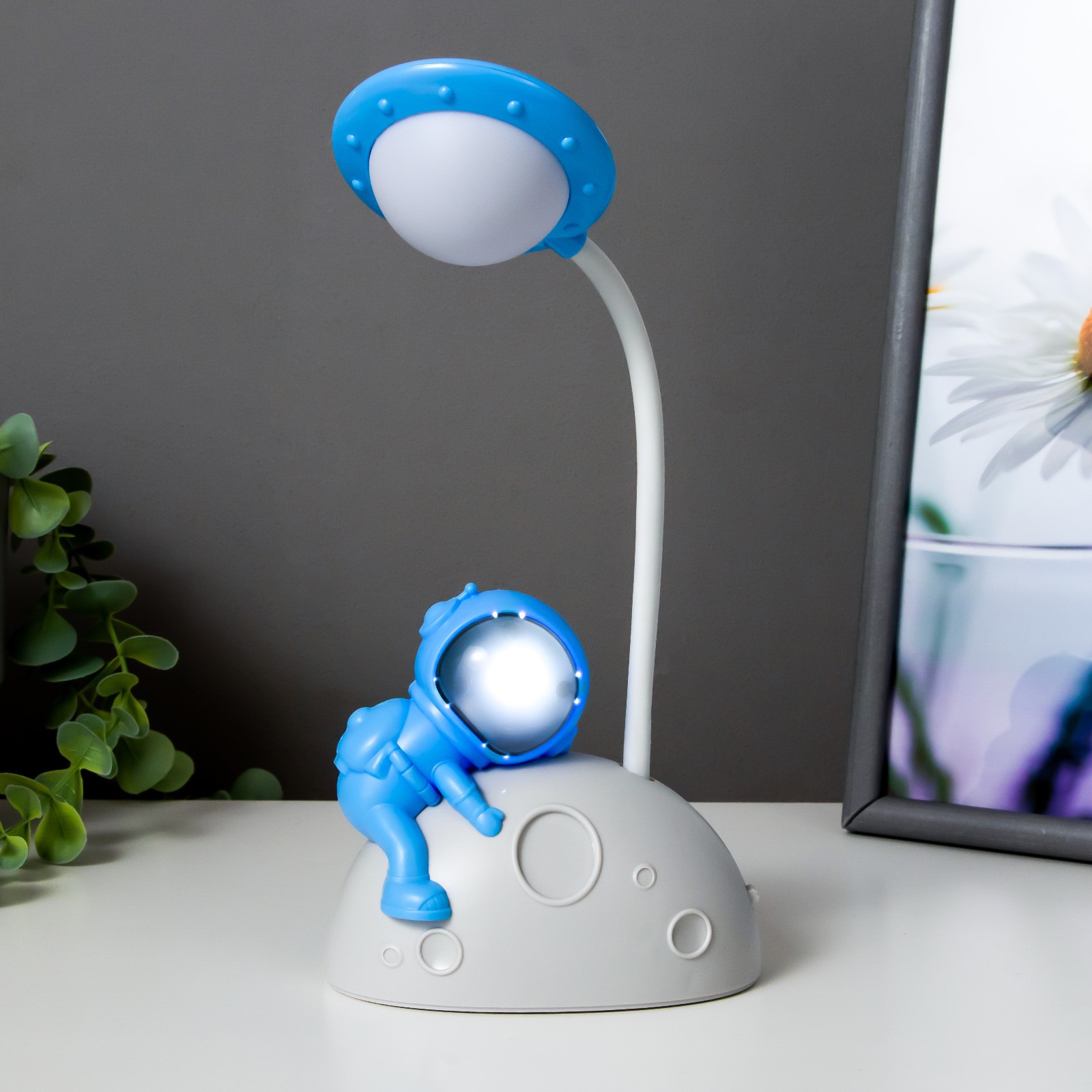 Настольная игра Sima-Land лампа «Космонавт на луне» LED 3Вт USB - фото 4