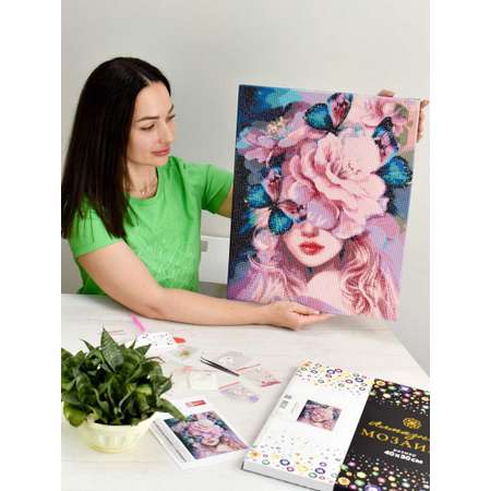 Алмазная мозаика 40*50 см ФЕНИКС+ Девушка с цветами