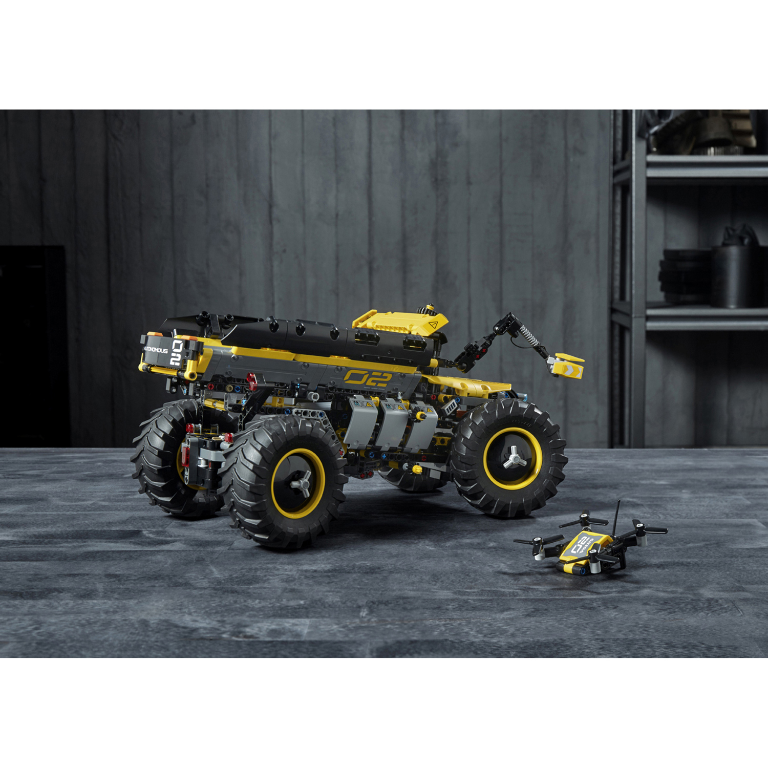 Конструктор LEGO Technic Volvo колёсный погрузчик ZEUX 42081 - фото 6