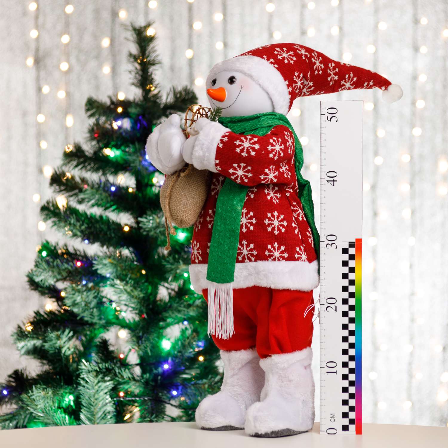Фигура декоративная BABY STYLE Снеговик в красном костюме со снежинками 60 см - фото 4