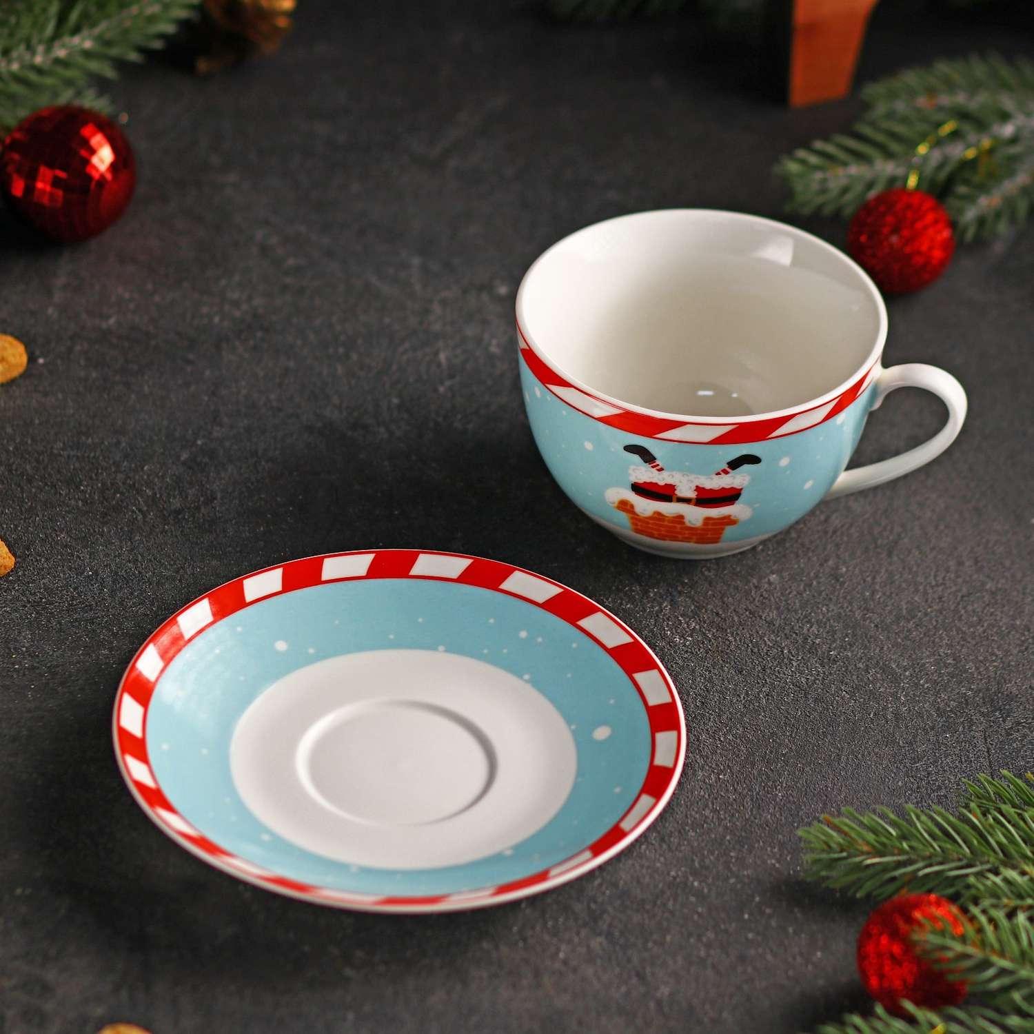 Чайная пара Доляна фарфоровая «Новый год. Дед Мороз» 2 предмета: чашка 250 мл блюдце d=14 см - фото 2