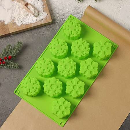 Форма Доляна силиконовая для выпечки «Снежинка» 30×17.5 см 11 ячеек цвет салатовый