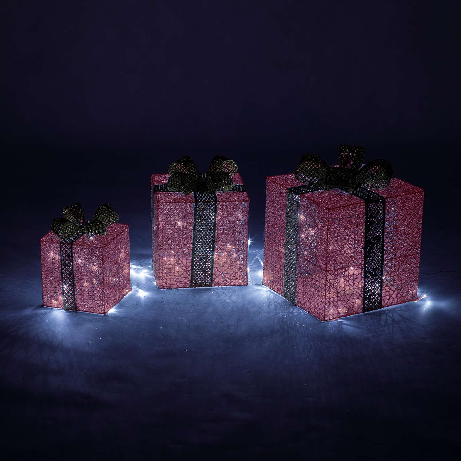Подарочный набор фигур BABY STYLE красный коробочка 3 фигурки LED теплый белый свет 15/20/25 см - фото 3