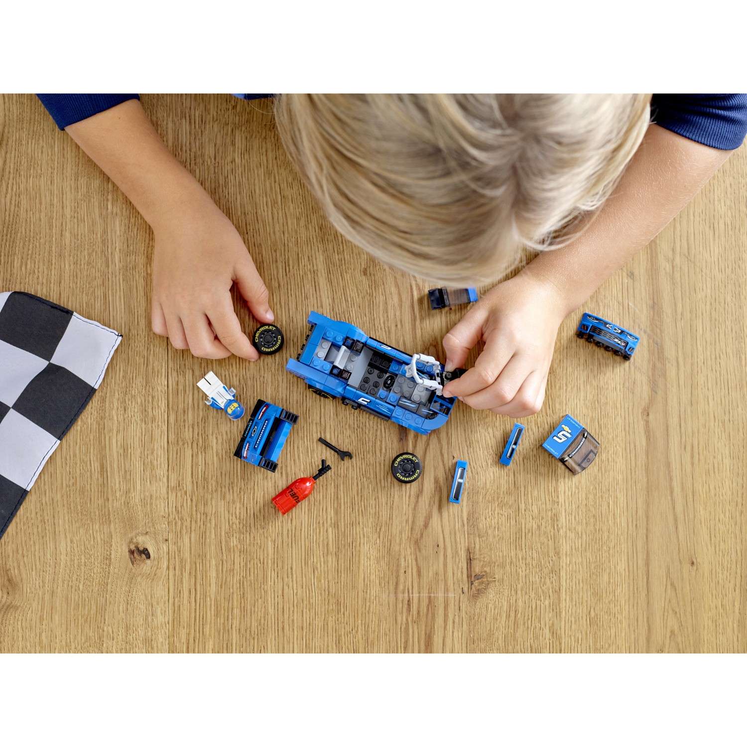Конструктор LEGO Speed Champions Гоночный автомобиль Chevrolet Camaro ZL1 75891 - фото 4