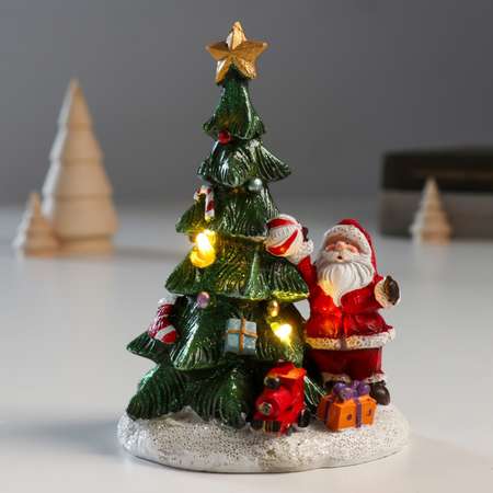 Сувенир Sima-Land полистоун свет «Дед Мороз у нарядной ёлочки» 11х9 5х14 5 см