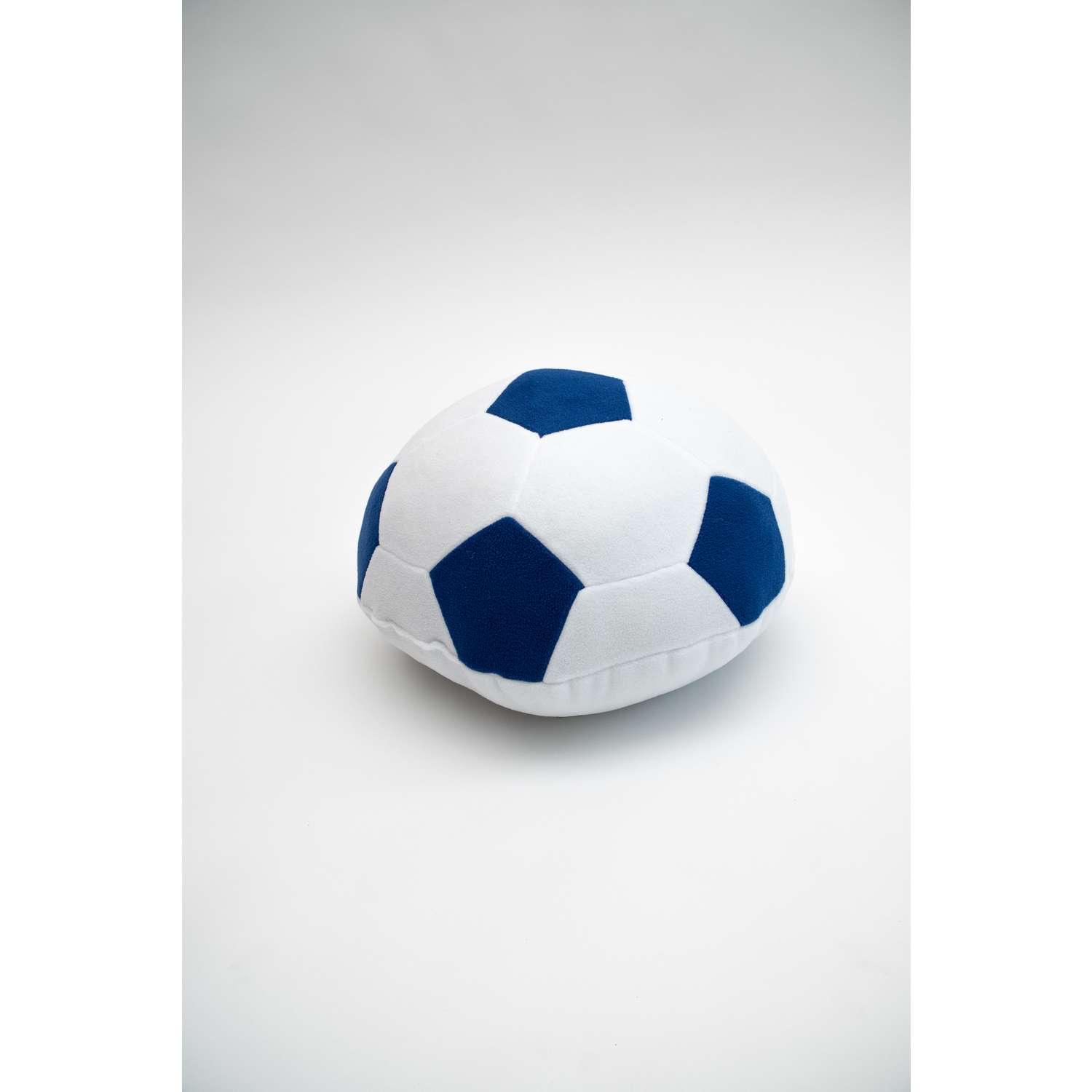 Подушка декоративная ОмЗЭТ Мяч белый/синий - фото 1