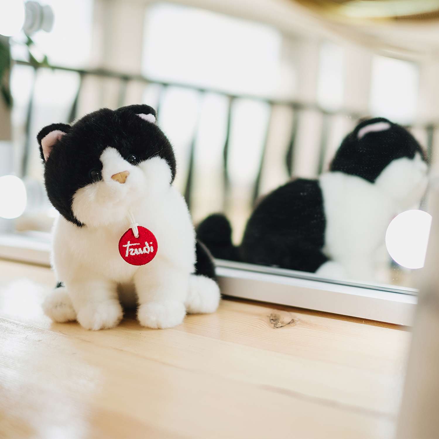 Мягкая игрушка TRUDI Котёнок Брэд черно-белый 16x19x22 см - фото 4